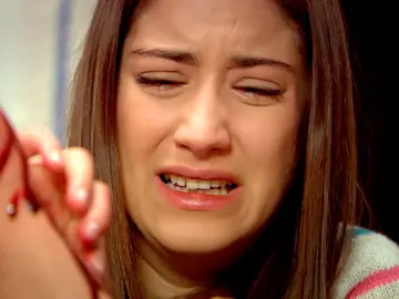 Feriha le salva la vida a Emir justo antes de que se desangre Feriha le salva la vida a Emir justo antes de que se desangre
