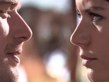 Nesrin también sospecha que Bither y Behlül tienen una aventura Nesrin también sospecha que Bither y Behlül tienen una aventura