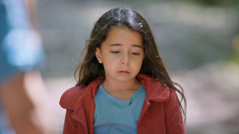 Melek se muestra fría y distante cuando Sule queda con Zeynep