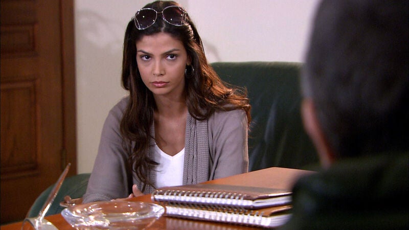 Elif pide disculpas a Adnan. ¿Es sincero su arrepentimiento?