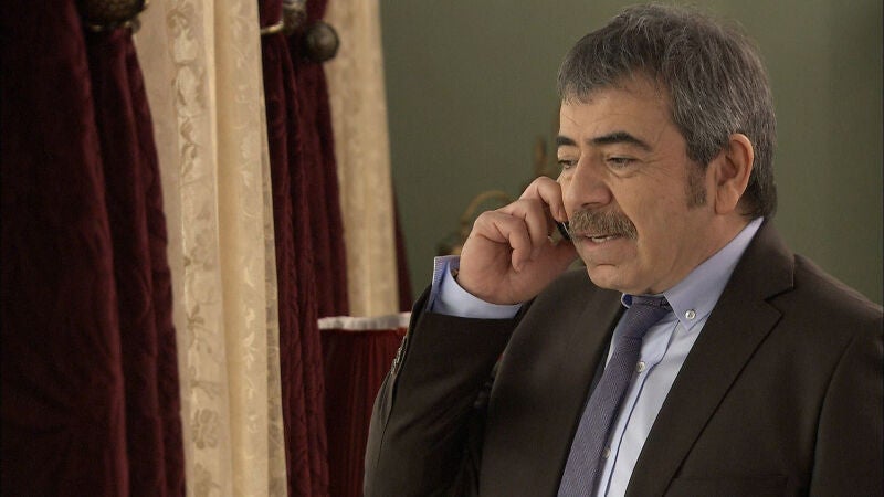 Adnan cada vez ve con mejores ojos la relación entre Nihal y Belhül