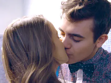 Guido y Yoloiti se besan a escondidas, mientras Diana confiesa algo Guido y Yoloiti se besan a escondidas, mientras Diana confiesa algo