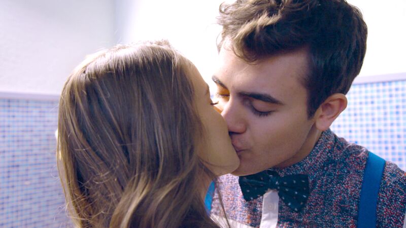 Guido y Yoloiti se besan mientras se descubre un gran secreto