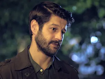 El último esfuerzo de Sinan por recuperar a Zeynep El último esfuerzo de Sinan por recuperar a Zeynep