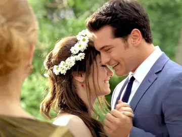 Emir y Feriha por fin se dan el 'sí quiero' Emir y Feriha por fin se dan el 'sí quiero'