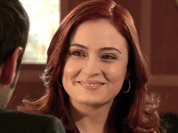 Bennu le confiesa a Kerem que le ama Bennu le confiesa a Kerem que le ama