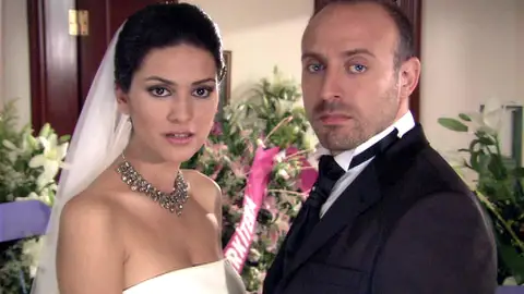 La boda de Onur y Sherezade es interrumpida por una horrible noticia momento destacado