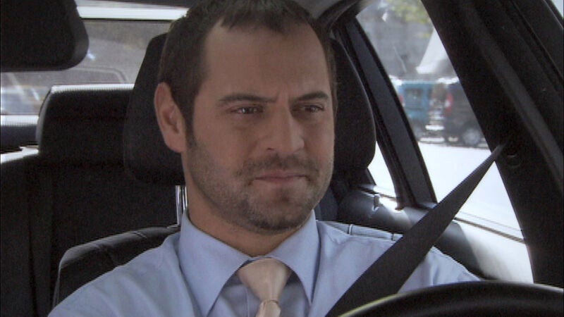 Kerem intenta pasar más tiempo con Bennu para ver a Sherezade