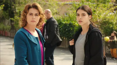 Fazilet y Hazan La señora Fazilet y sus hijas