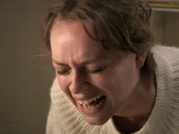 Un desconocido trata de agredir sexualmente a Melek Un desconocido trata de agredir sexualmente a Melek