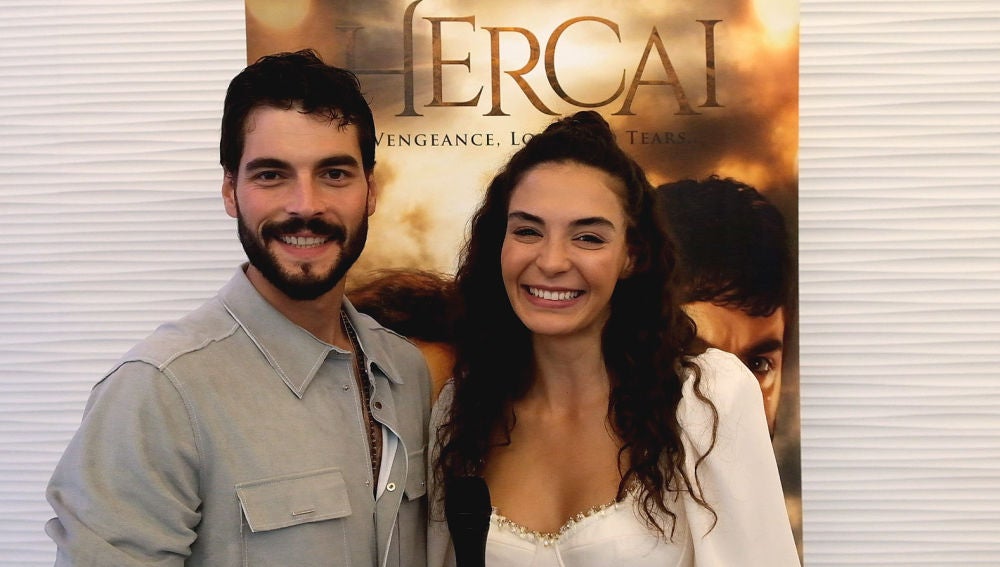 Akin Akinözü y Ebru Sahin