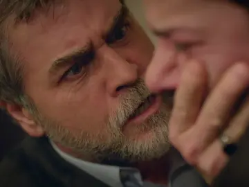Azat quiere suspender la boda de Miran y Reyyan para casarse con ella Azat quiere suspender la boda de Miran y Reyyan para casarse con ella