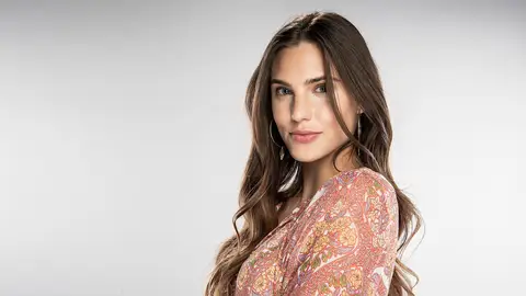 Valentina Carvajal Interpretada por Macarena Achaga