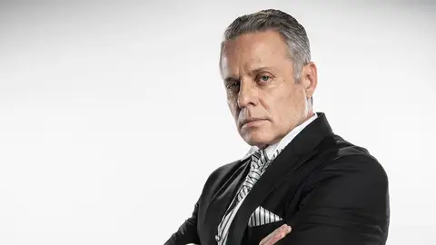 León Carvajal Interpretado por Alexis Ayala