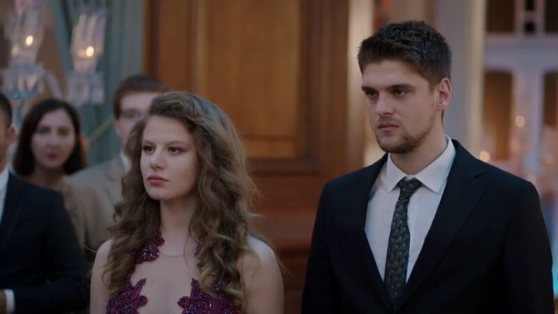 Selin y Yasin se presentan en la boda de Ece y Hazim con una inesperada noticia