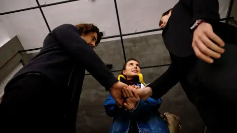 El trato con los Egemen La señora Fazilet y sus hijas