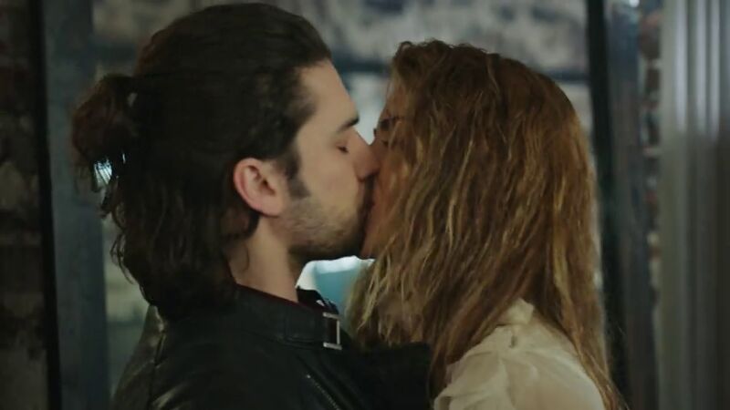  Nil consigue lo que quería: un beso de Sinan