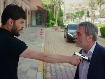 Miran se enfrenta a Hazar: "Nadie puede quitarme a Reyyan" Miran se enfrenta a Hazar: "Nadie puede quitarme a Reyyan"