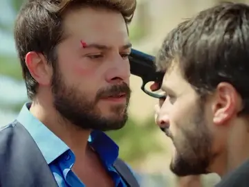 Miran y Azat se enzarzan en una brutal pelea Miran y Azat se enzarzan en una brutal pelea