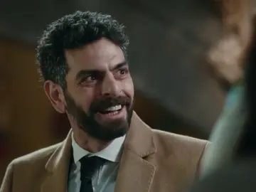 Vedat se presenta con todos sus hombres en la casa de los Kaleli Vedat se presenta con todos sus hombres en la casa de los Kaleli