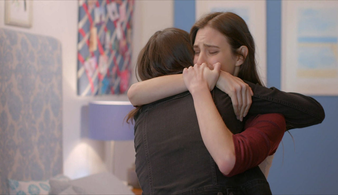 El abrazo entre Valentina y Juliana