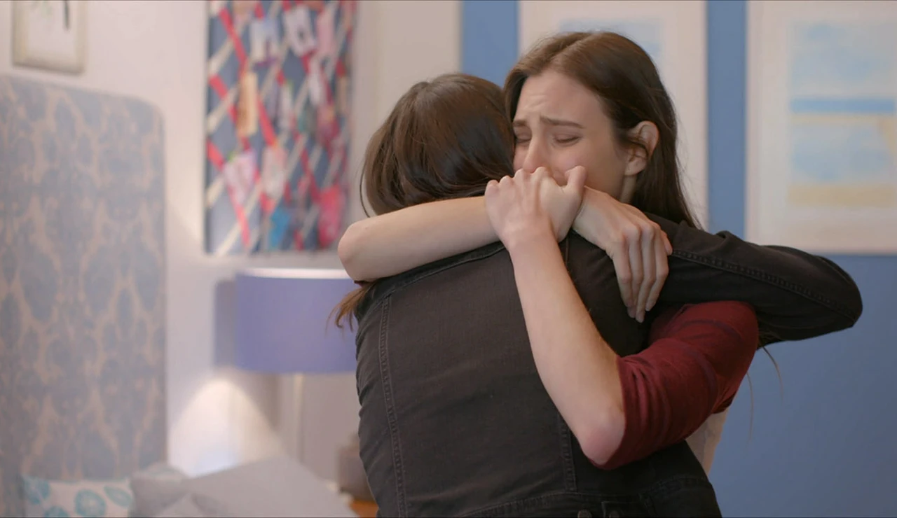 El abrazo entre Valentina y Juliana