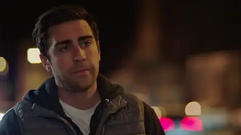 Yagiz se arrepiente del beso que él y Hazan se dieron Yagiz se arrepiente del beso que él y Hazan se dieron