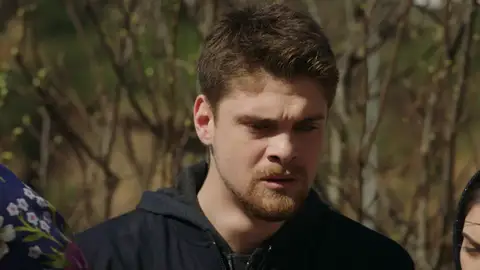 Yasin se despide para siempre de su madre Yasin se despide para siempre de su madre