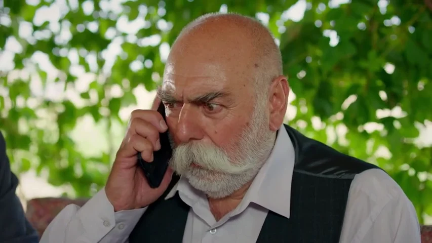 Nasuh estalla al descubrir que Reyyan se va a casar con Miran Nasuh estalla al descubrir que Reyyan se va a casar con Miran
