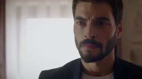Miran: "Abuela, ¿tenemos más enemigos?" Miran: "Abuela, ¿tenemos más enemigos?"