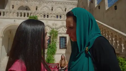 Elif le planta cara a Azize Elif le planta cara a Azize