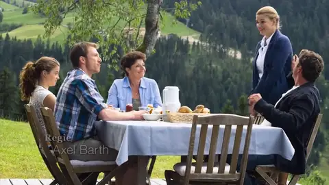 Hans descubre que Anne vivirá en la granja con Martin Hans descubre que Anne vivirá en la granja con Martin