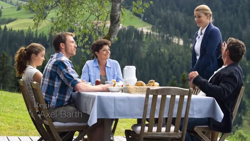 Hans descubre que Anne vivirá en la granja con Martin Hans descubre que Anne vivirá en la granja con Martin