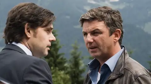 El Dr. Gruber descubre al verdadero padre de Max El Dr. Gruber descubre al verdadero padre de Max