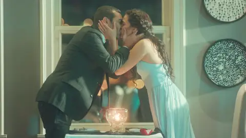 La romántica y original declaración de Sarp a Bahar en su primer aniversario de novios La romántica y original declaración de Sarp a Bahar en su primer aniversario de novios