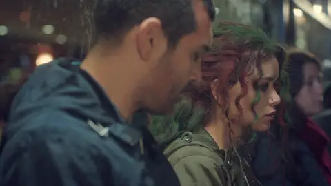 La sospecha de Hatice sobre Sirin: está involucrada en la muerte de Sarp La sospecha de Hatice sobre Sirin: está involucrada en la muerte de Sarp