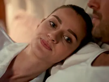 Nemes, emocionada, expresa sus sentimientos a Tahir Nemes, emocionada, expresa sus sentimientos a Tahir