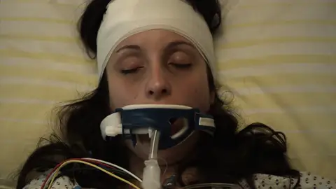 Andreas preocupado por el accidente de Sarah Andreas preocupado por el accidente de Sarah