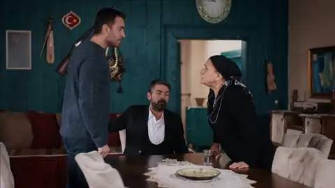 La señora Saniyé a Tahir: 'No tienes compasión por tu familia' La señora Saniyé a Tahir: 'No tienes compasión por tu familia'