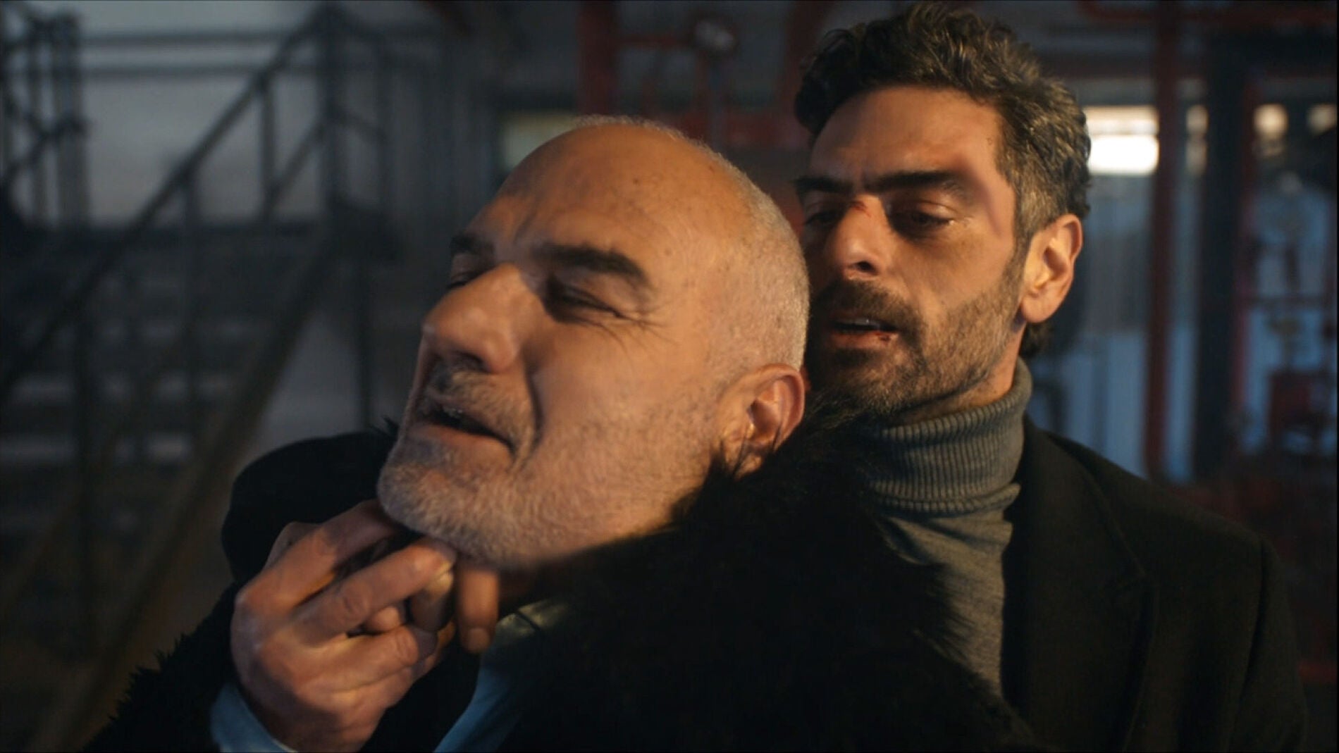 Vedat amenaza a Fikret