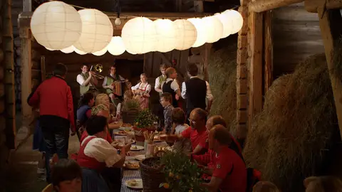 Fiesta tirolesa en los Alpes Rescate en los Alpes