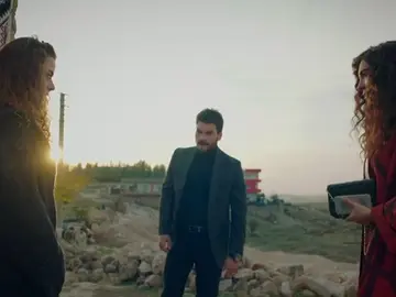 Miran vuelve a por Reyyan a su casa Miran vuelve a por Reyyan a su casa