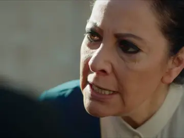 Azize pierde los nervios cuando su familia se revela contra ella Azize pierde los nervios cuando su familia se revela contra ella
