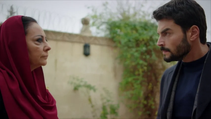 Azize planea mandar lejos a su familia a espaldas de Miran Azize planea mandar lejos a su familia a espaldas de Miran
