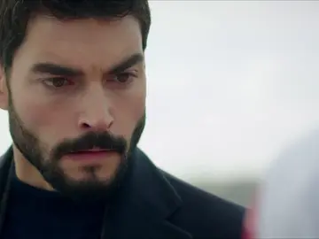 Miran no cree las palabras de la anciana: "Si fueras mi abuela, no me habrías abandonado" Miran no cree las palabras de la anciana: "Si fueras mi abuela, no me habrías abandonado"