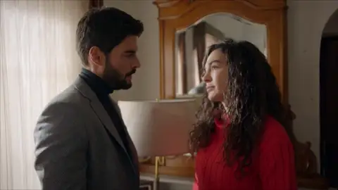 Miran descubre que Reyyan no quería divorciarse, ¿querrá él? Miran descubre que Reyyan no quería divorciarse, ¿querrá él?