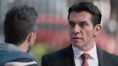 Ernesto amenaza a Pedro: "Es la última vez que te digo que te alejes de mi mujer y mi hijo" Ernesto amenaza a Pedro: "Es la última vez que te digo que te alejes de mi mujer y mi hijo"