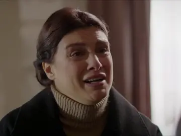 Zehra irrumpe en la mansión Aslanbey, ¿qué es tan urgente? Zehra irrumpe en la mansión Aslanbey, ¿qué es tan urgente?