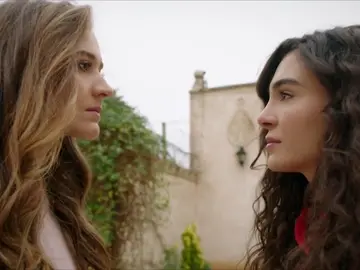 Gonül ataca de nuevo, pero Reyyan se defiende Gonül ataca de nuevo, pero Reyyan se defiende