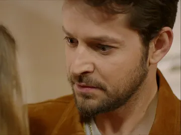 El agresivo novio de Yaren El agresivo novio de Yaren